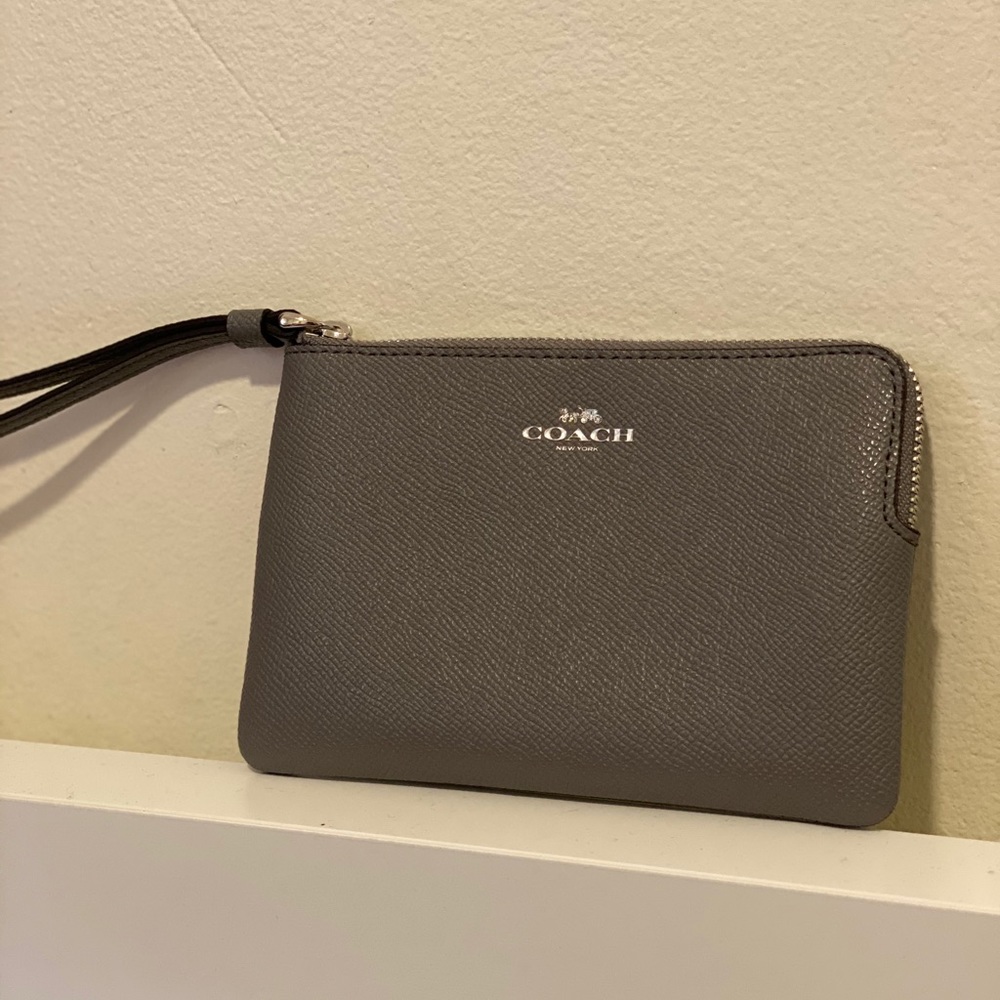 NWT COACH Authentic Gray Color Wristlet Clutch - Picture 3 of 6